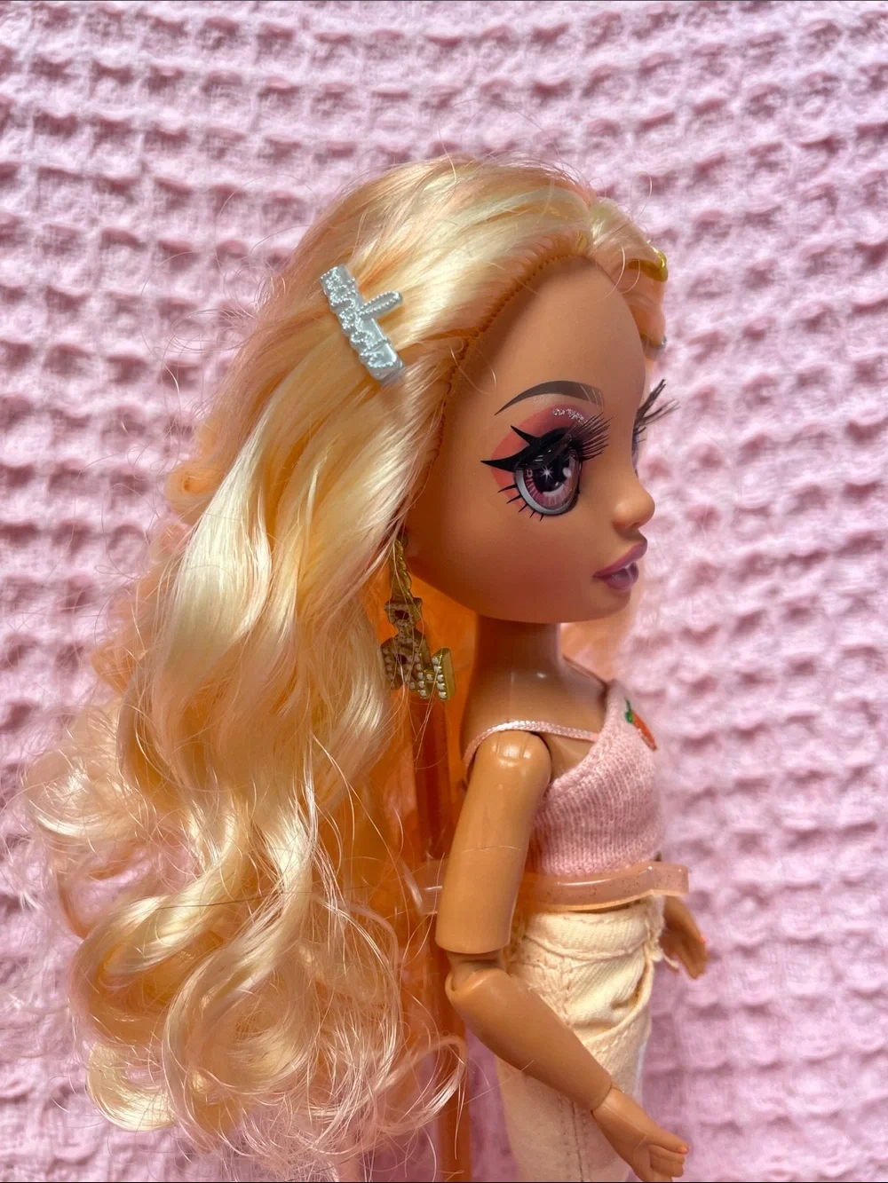 Rainbow High -  Georgia Bloom Fashion Doll with Long Peach colored Hair